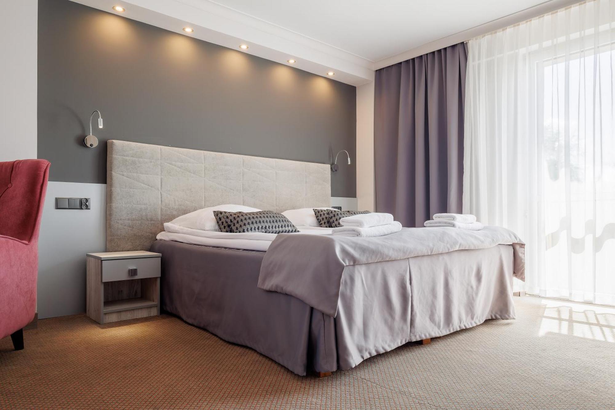 Hotel Cristal Park Tarnow Extérieur photo
