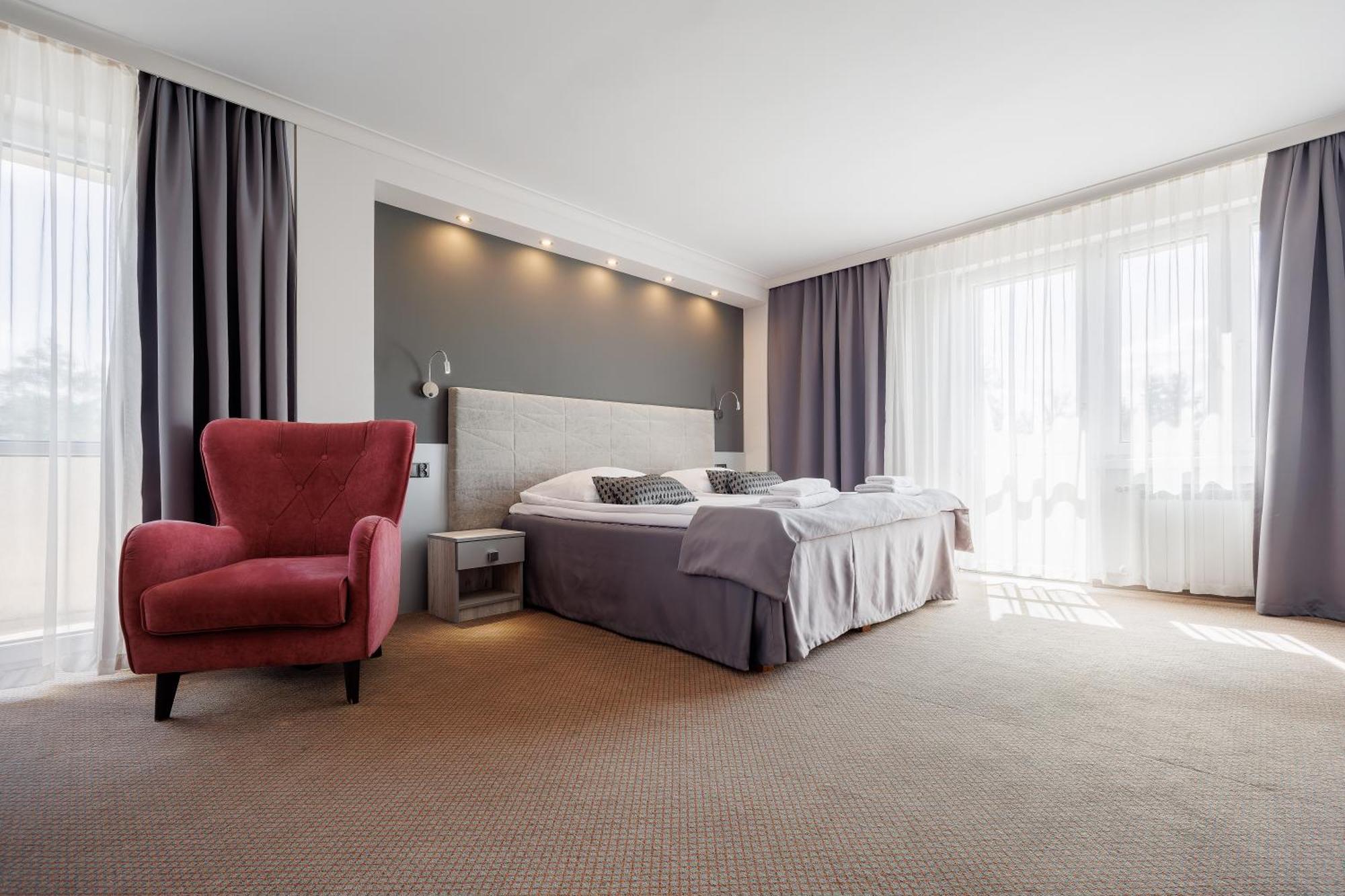 Hotel Cristal Park Tarnow Extérieur photo