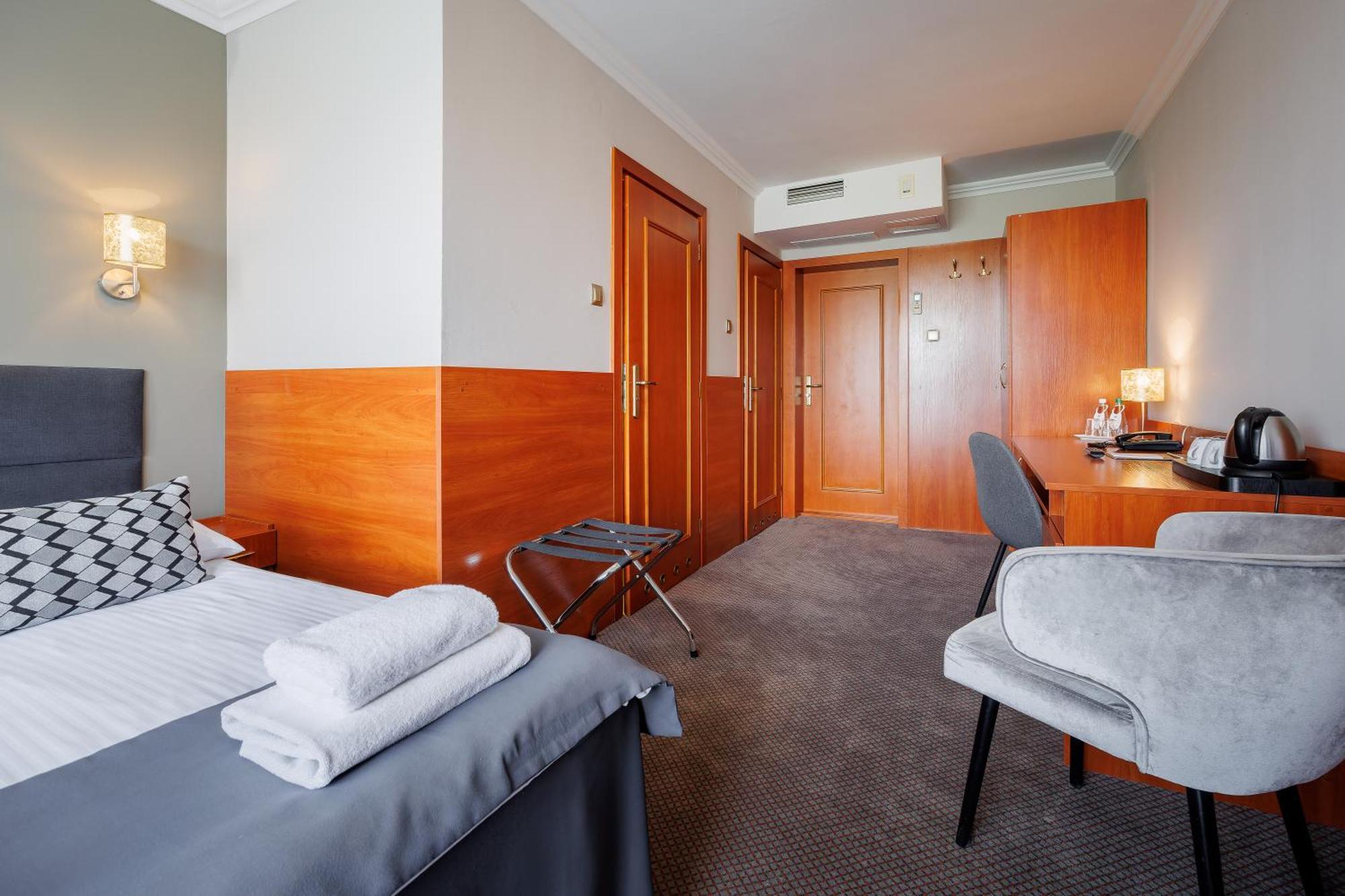 Hotel Cristal Park Tarnow Extérieur photo