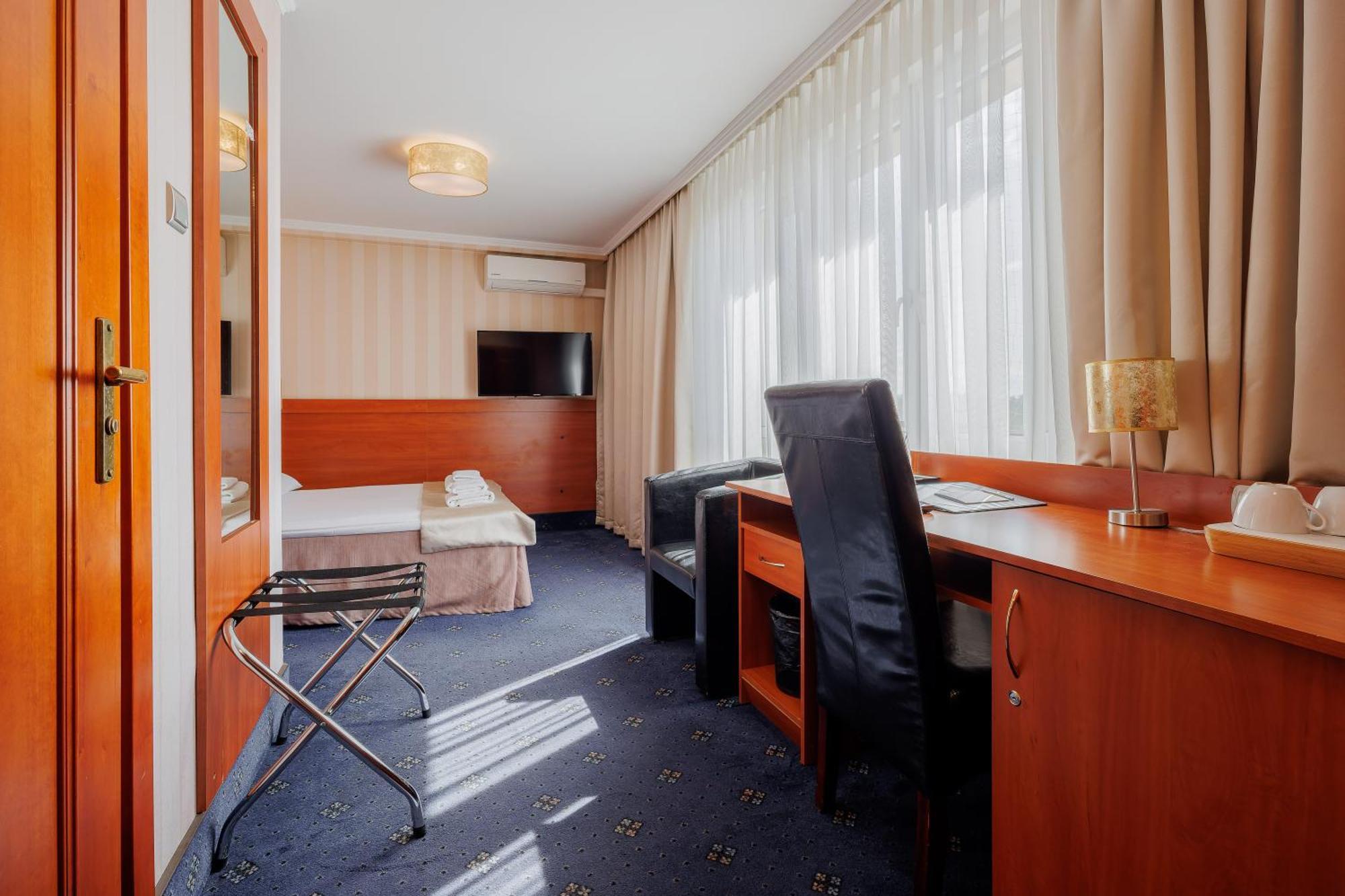 Hotel Cristal Park Tarnow Extérieur photo