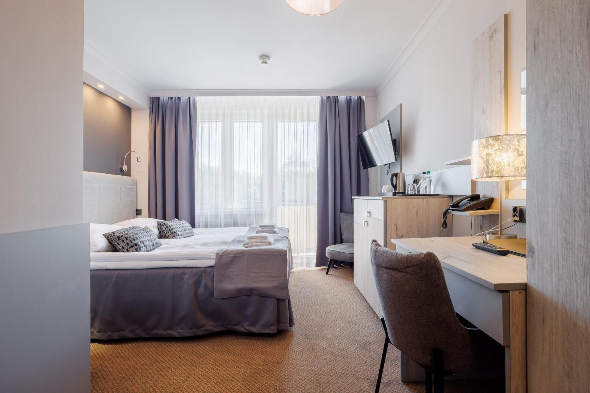 Hotel Cristal Park Tarnow Extérieur photo