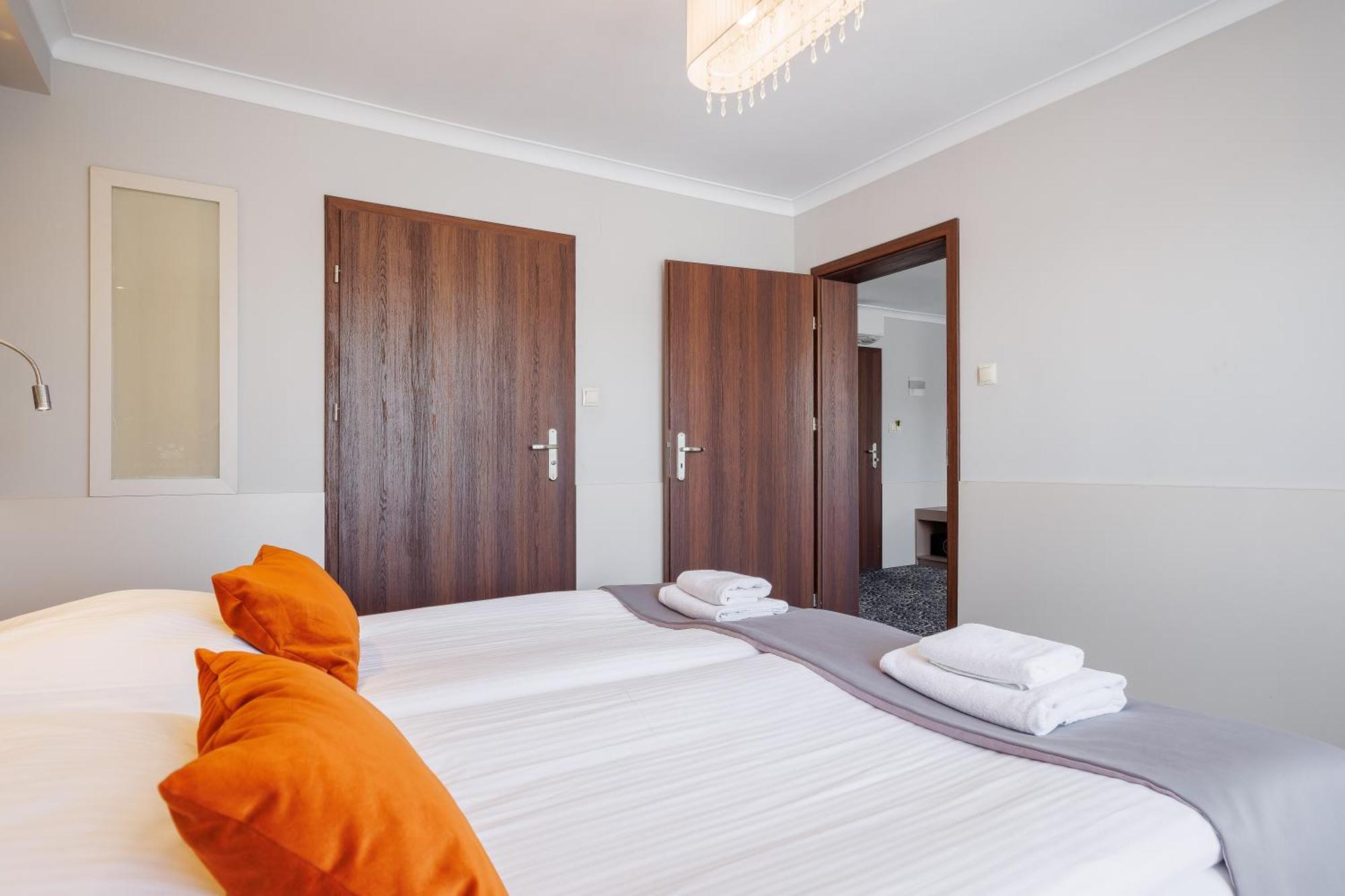 Hotel Cristal Park Tarnow Extérieur photo