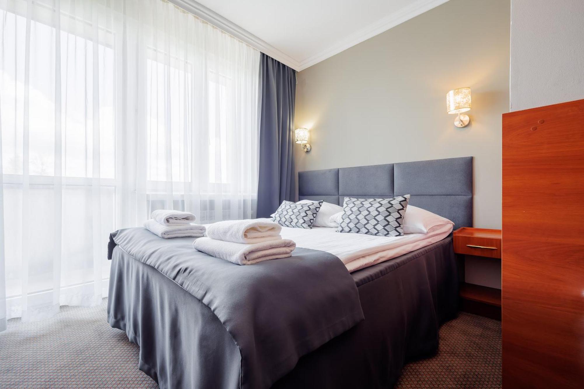 Hotel Cristal Park Tarnow Extérieur photo