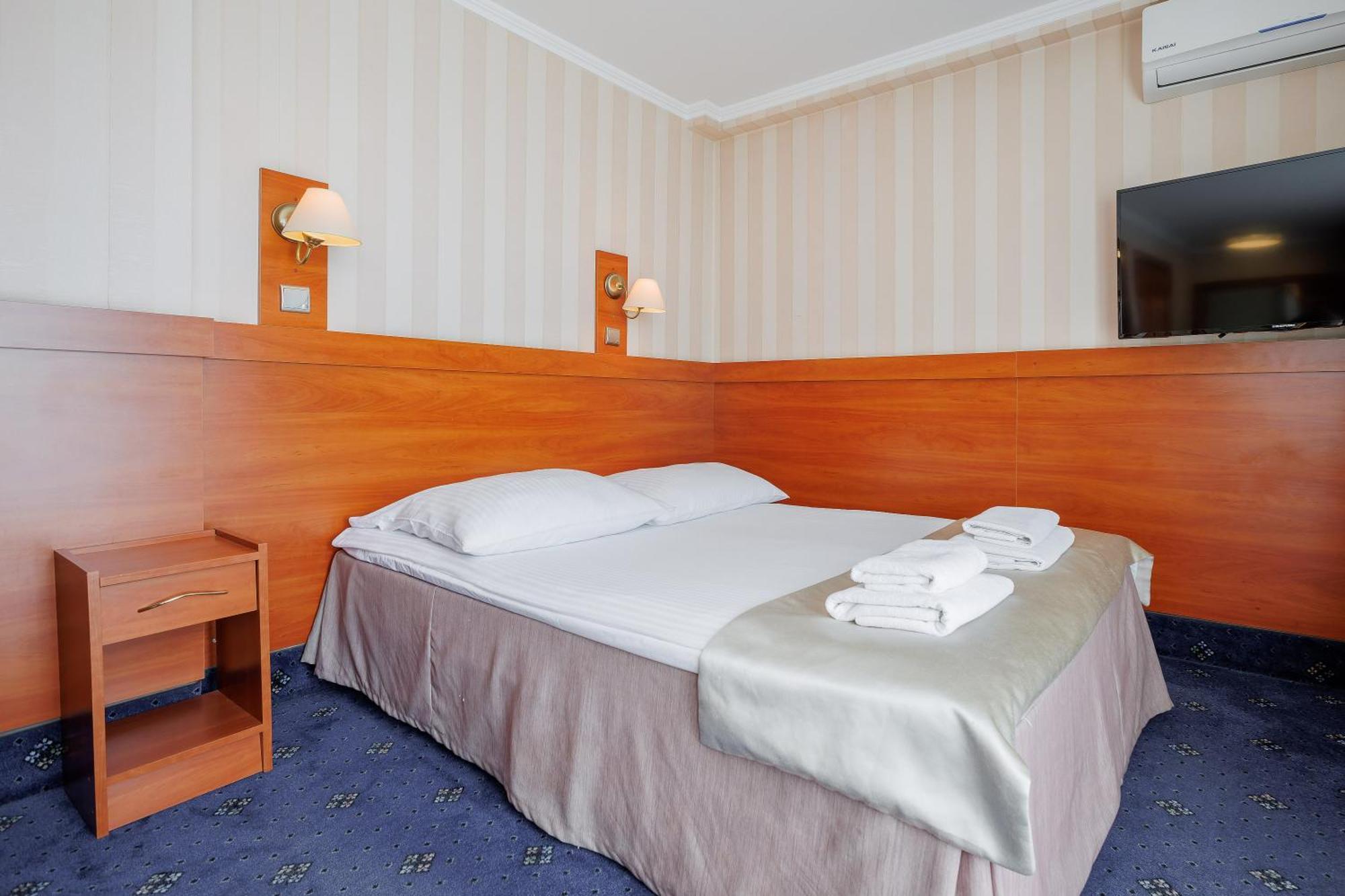 Hotel Cristal Park Tarnow Extérieur photo