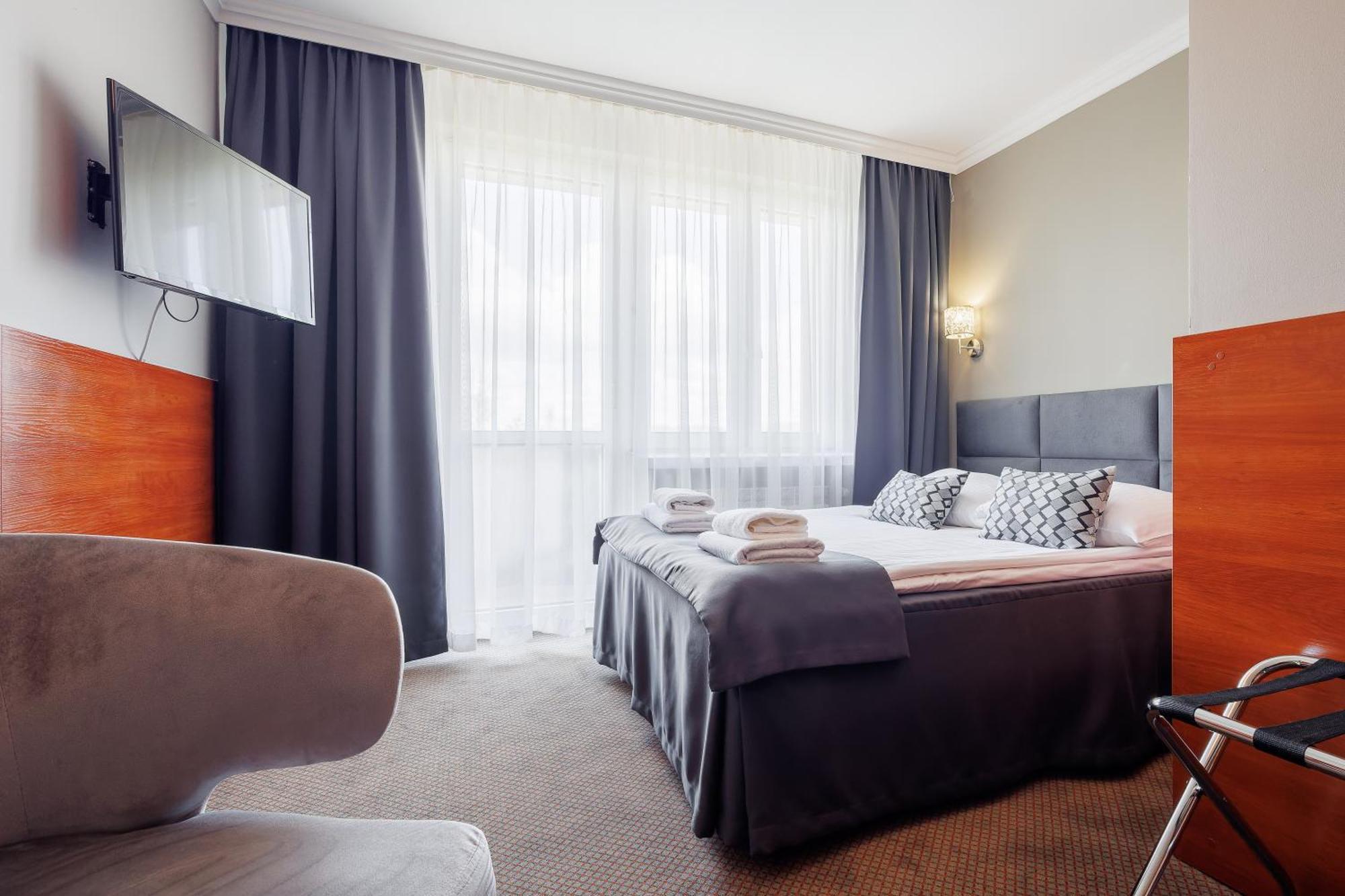 Hotel Cristal Park Tarnow Extérieur photo