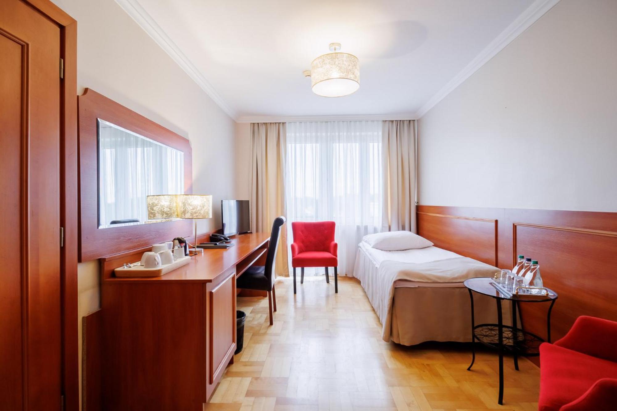 Hotel Cristal Park Tarnow Extérieur photo