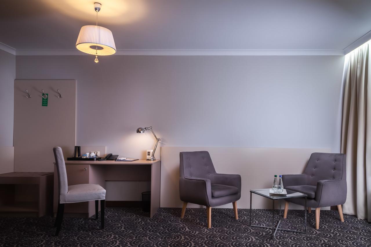Hotel Cristal Park Tarnow Extérieur photo